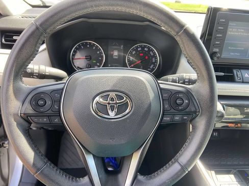 Used 2019 Toyota RAV4 XLE Premium FWD image 36