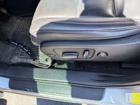 Used 2019 Toyota Highlander SE AWD/4WD image 7