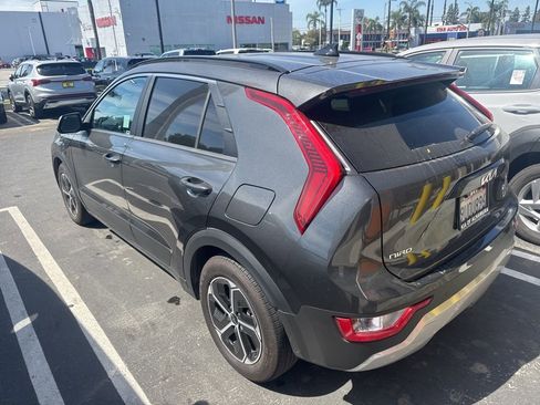 Used 2025 Kia Niro EX image 3