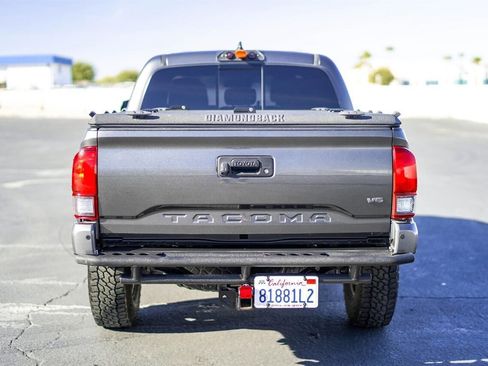 Used 2018 Toyota Tacoma TRD Off-Road w/ Technology Package image 11