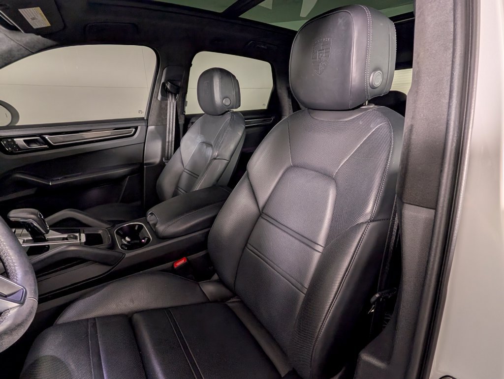 Certified 2023 Porsche Cayenne GTS AWD/4WD image 4