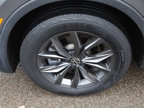 Used 2023 Volkswagen Tiguan SE image 13
