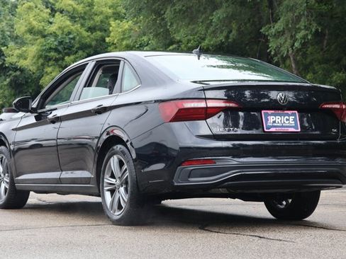 Used 2024 Volkswagen Jetta SE FWD image 7