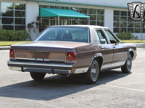 Used 1989 Ford LTD Crown Victoria image 5