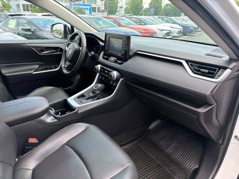 Used 2022 Toyota RAV4 XLE Premium AWD/4WD image 11