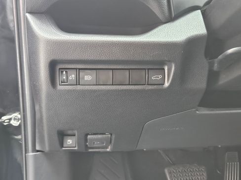 Used 2021 Toyota RAV4 XLE w/ Convenience Package image 20