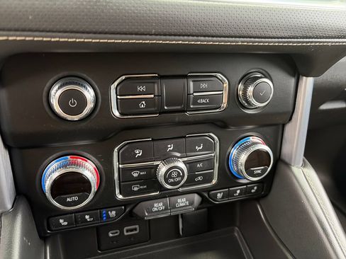 Used 2022 GMC Yukon SLT w/ SLT Luxury Package AWD/4WD image 22