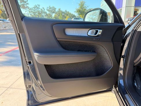 Used 2026 Volvo XC40 B4 Plus w/ Protection Package Premier FWD image 8