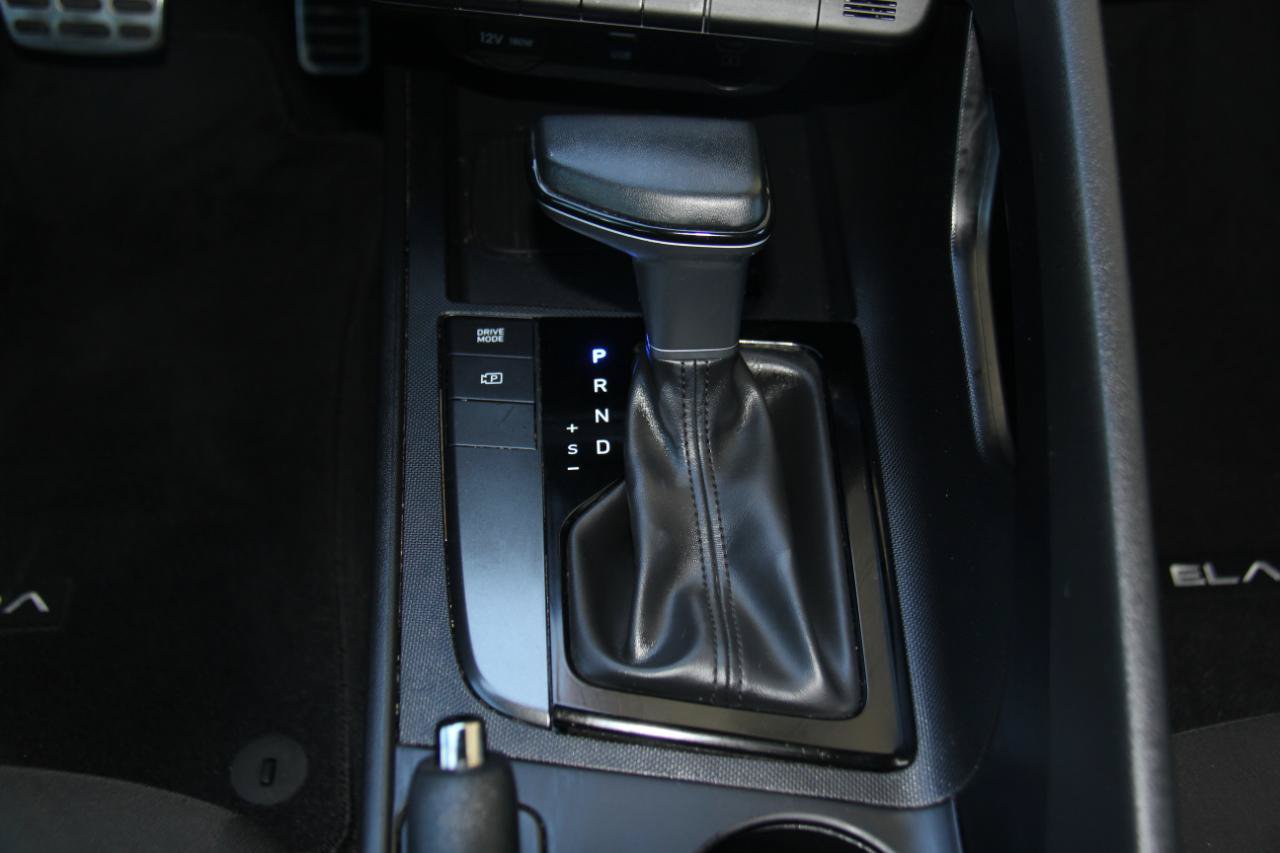 Used 2025 Hyundai Elantra Sport FWD image 18