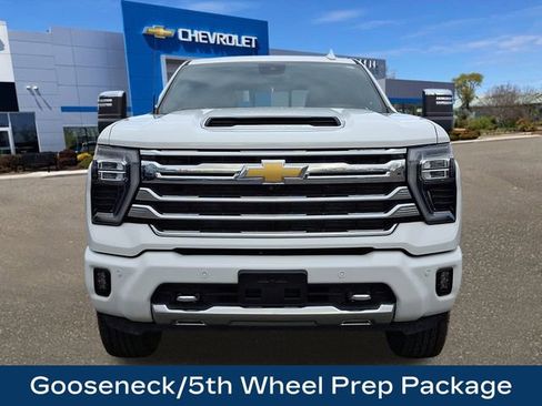 Used 2024 Chevrolet Silverado 2500 High Country image 3