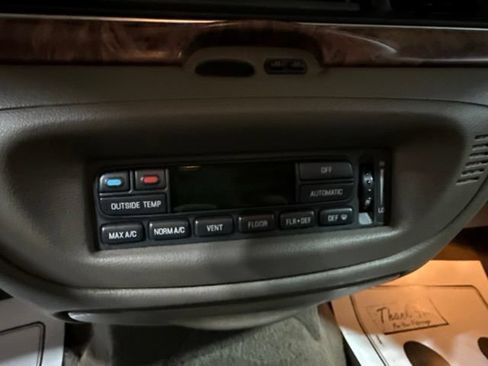 Used 2000 Ford Crown Victoria LX RWD image 11