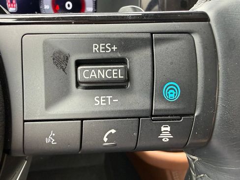 Certified 2024 Nissan Pathfinder Platinum FWD image 16