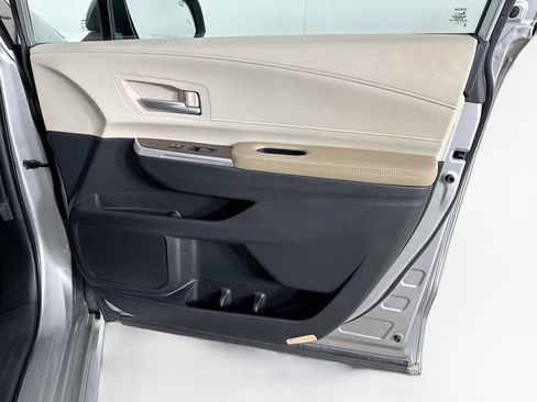 Used 2021 Toyota Sienna XLE image 34