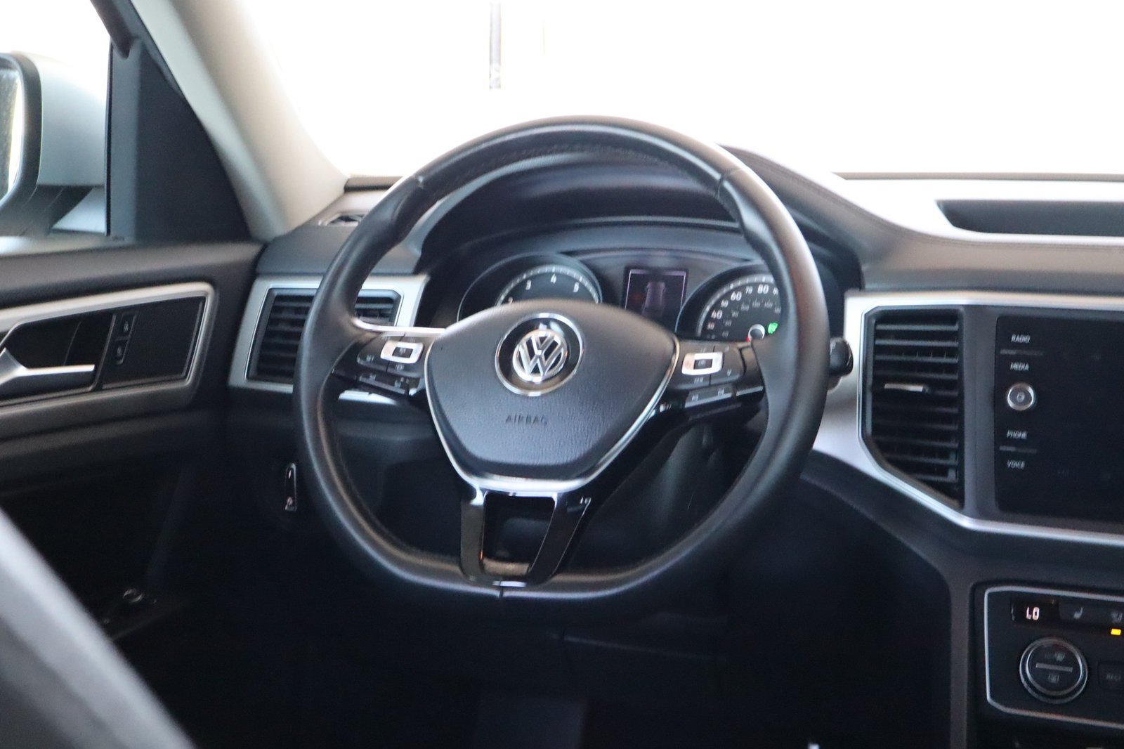 Used 2019 Volkswagen Atlas SE w/ Panoramic Sunroof Package FWD image 28