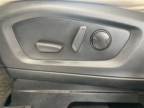 Used 2022 Ford Explorer XLT w/ Equipment Group 202A image 19