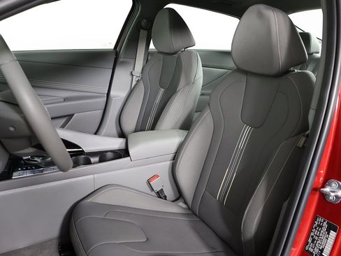 Certified 2024 Hyundai Elantra SEL w/ Convenience Package image 29