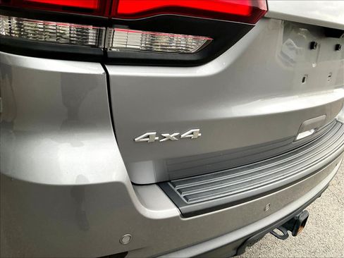 Used 2020 Jeep Grand Cherokee Laredo AWD/4WD image 24