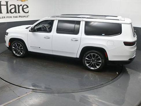 Used 2023 Jeep Wagoneer L Series III w/ Premium Group I AWD/4WD image 43