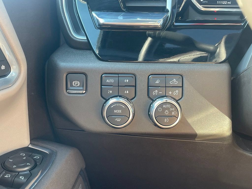 Used 2025 GMC Sierra 2500 SLT w/ SLT Premium Package AWD/4WD image 16