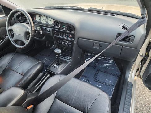 Used 1994 Nissan Maxima SE image 11