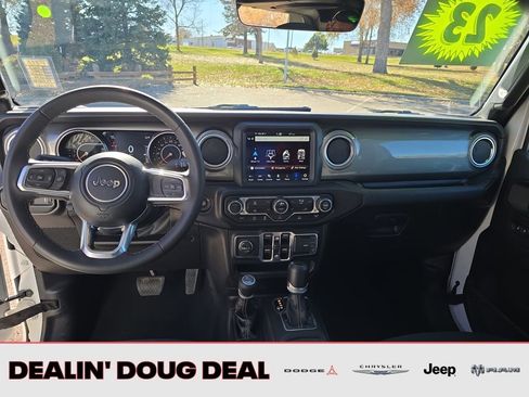 Used 2023 Jeep Gladiator Overland image 13