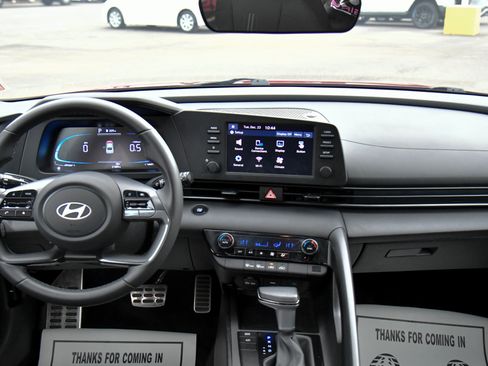Used 2025 Hyundai Elantra Sport image 33