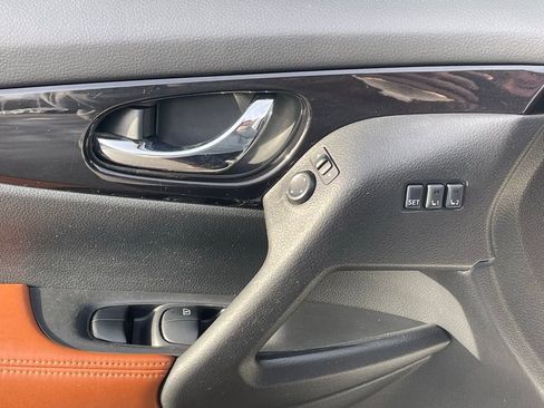 Used 2019 Nissan Rogue SL w/ Premium Package image 26