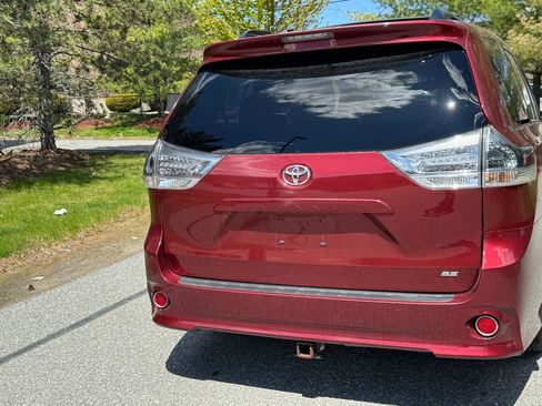 Used 2016 Toyota Sienna SE Premium FWD image 29