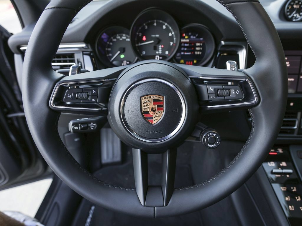 Certified 2026 Porsche Macan AWD/4WD image 17