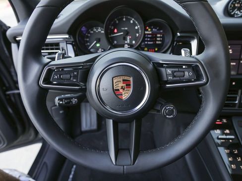 Certified 2026 Porsche Macan AWD/4WD image 17