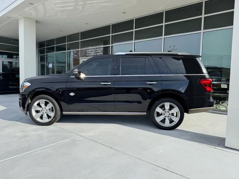 Used 2023 Ford Expedition King Ranch image 3