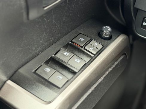 Certified 2023 Toyota Tacoma SR5 AWD/4WD image 22
