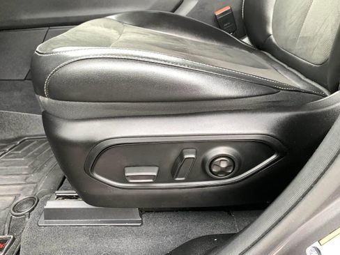 Used 2023 Jeep Grand Cherokee Altitude AWD/4WD image 36