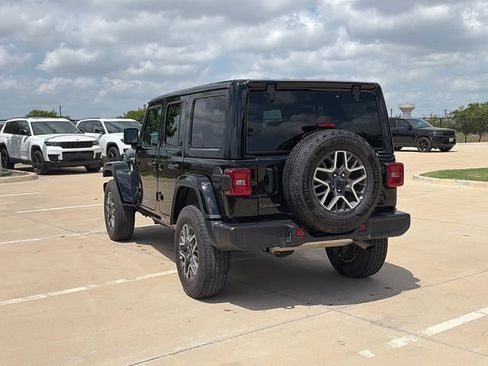 Used 2025 Jeep Wrangler Sahara image 7