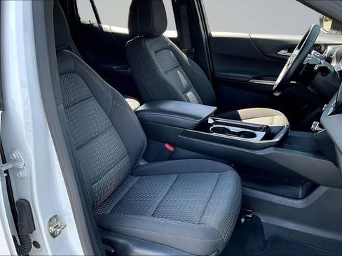 Used 2025 Chevrolet Equinox LT image 27