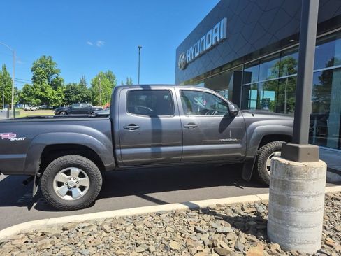 Used 2013 Toyota Tacoma 4x4 Double Cab w/ TRD Sport Pkg image 4