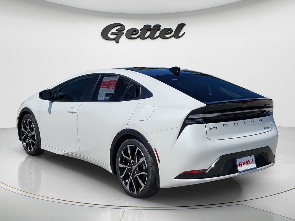 New 2026 Toyota Prius Plug-In Hybrid FWD image 7