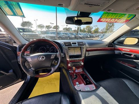 Used 2011 Lexus LS 460 w/ Comfort Pkg RWD image 16