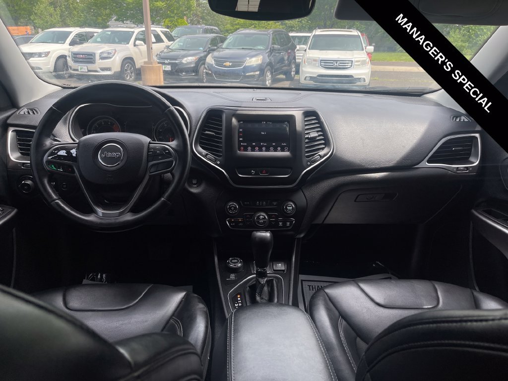 Used 2019 Jeep Cherokee Latitude Plus w/ Comfort/Convenience Group AWD/4WD image 19
