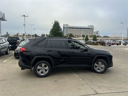 Used 2025 Toyota RAV4 XLE image 4