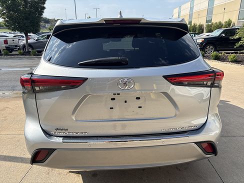 Used 2021 Toyota Highlander Platinum AWD/4WD image 9