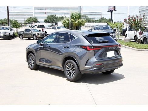 Used 2025 Lexus NX 250 FWD w/ Towing Package (2000 Lbs) image 4