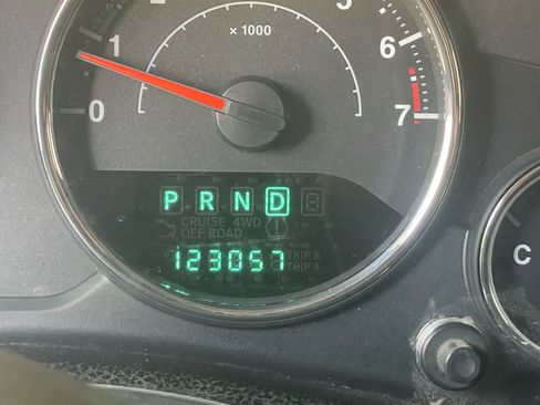 Used 2014 Jeep Wrangler Unlimited Sahara w/ Connectivity Group image 10