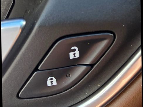 Used 2021 Chevrolet Suburban High Country image 23