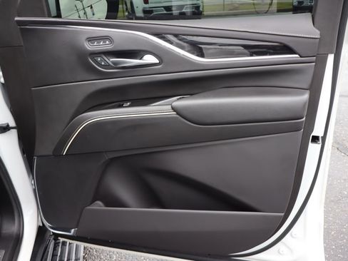 Used 2024 Cadillac Escalade ESV V AWD/4WD image 41