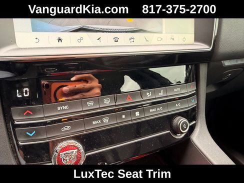 Used 2020 Jaguar F-PACE Premium image 23