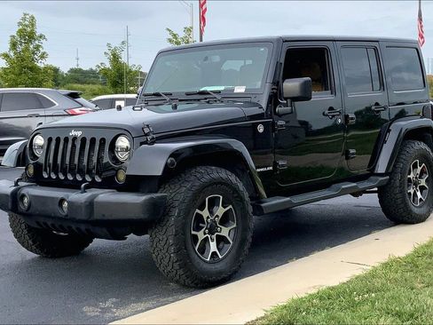 Used 2013 Jeep Wrangler Unlimited Sahara w/ Connectivity Group AWD/4WD image 5