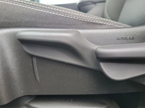 Used 2022 GMC Terrain SLE image 17