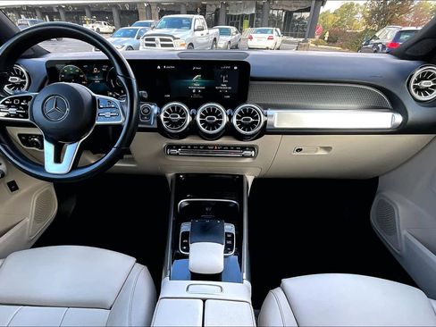 Used 2020 Mercedes-Benz GLB 250 4MATIC w/ Premium Package image 15