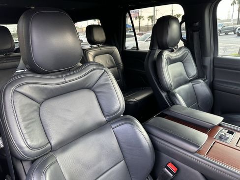 Used 2022 Lincoln Navigator Reserve image 24